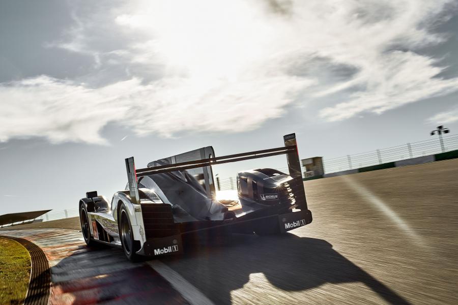  Porsche 919 Hybrid 2016 года  (фото 21 из 21)